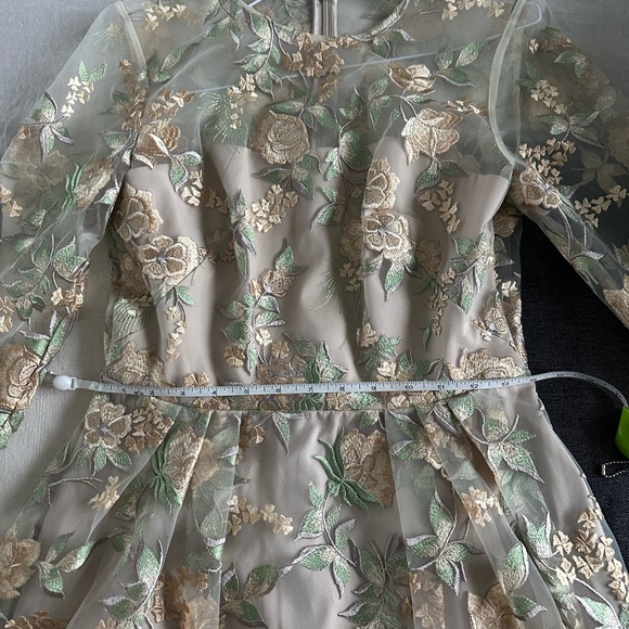 Monique Lhuillier Embroidered Floral Dress size 6 - Picture 11 of 12